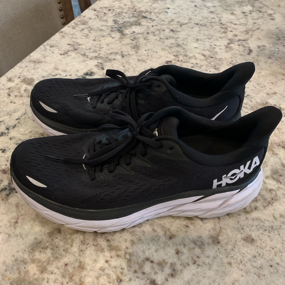 Hoka Clifton 8, size 9 women’s